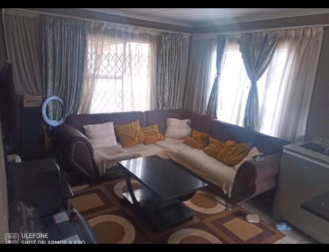 2 BEDROOM HOUSE FOR SALE IN DAWN PARK EXT